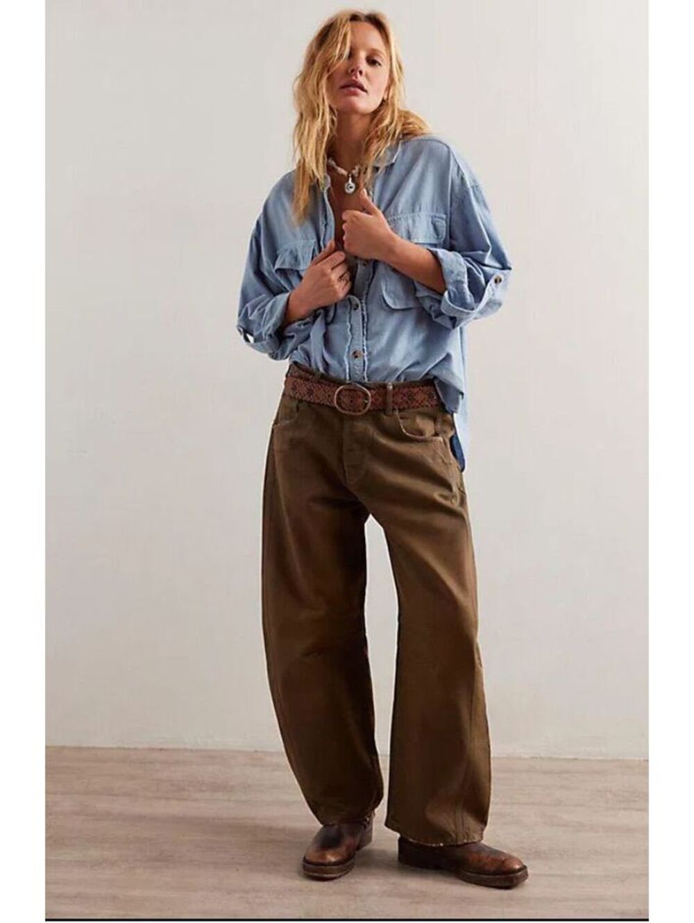 (SIZE 31, W17.5, R13, INSEAM 26) NWT FREE PEOPLE WE THE FREE MID RISE BARREL